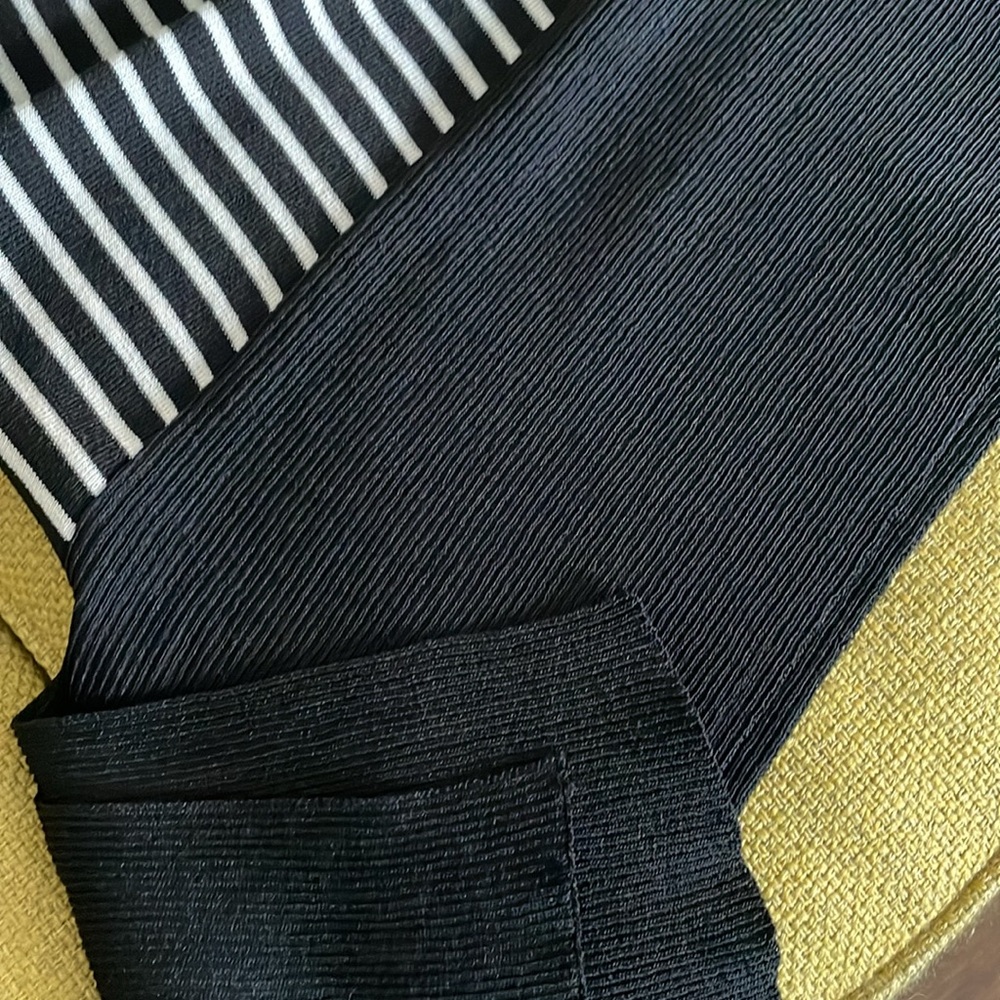 Anne Klein Knit Top Size M Black White Stripes Asymmetrical Brand New - Picture 10 of 12